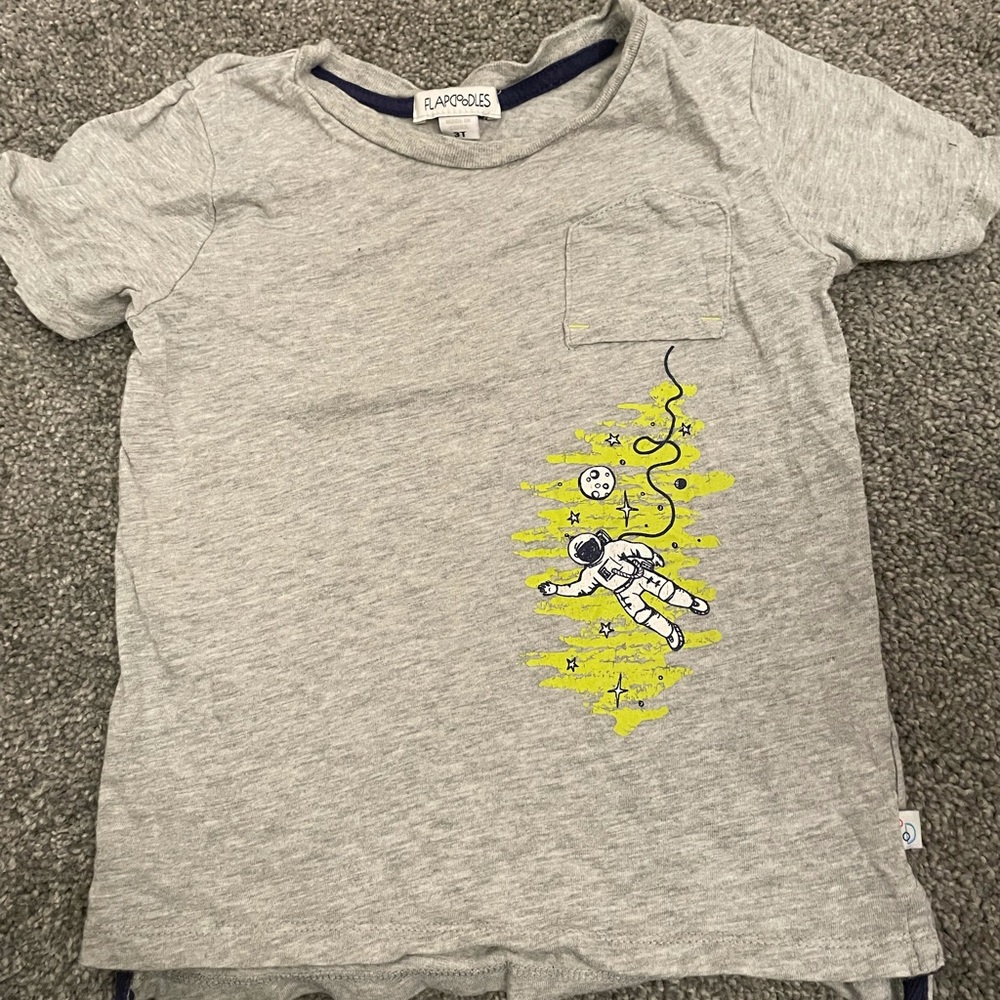 From Stitch Fix, this Flapdoodle shirt is gently used